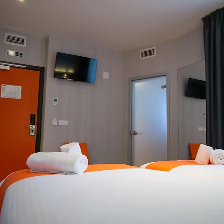 Easyhotel Lisbon-3